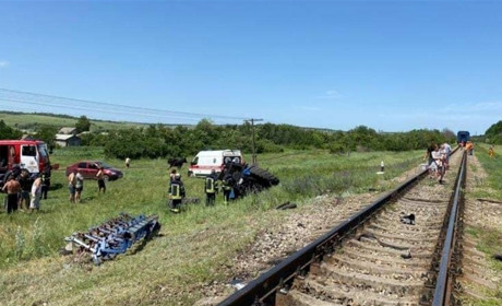 У Білокуракиному Сватівського району поїзд збив трактор, водій загинув на місці аварії: подробиці