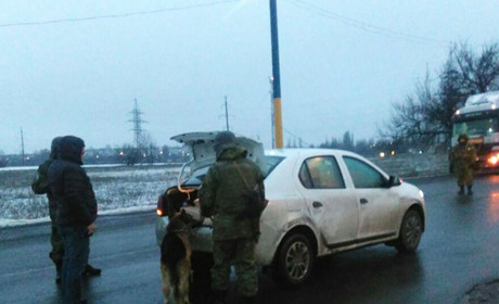 За місяць правоохоронці 7 разів вилучали на блокпосту зброю та боєприпаси