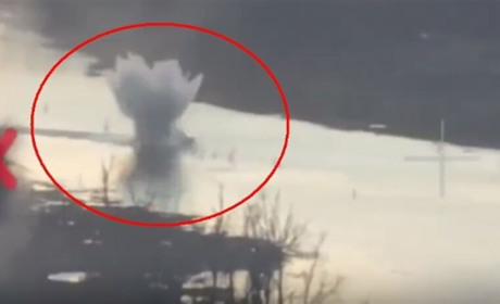 Не треба шастати: снаряд ЗСУ накрив човен окупантів у Херсонській області (відео)