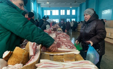 У Переяславі на базарі подешевшали свинина і яйця, але в людей і на це грошей не вистачає