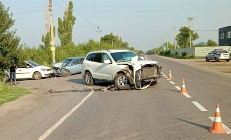 Аварія на Пологівщині: зіткнулись три автомобілі