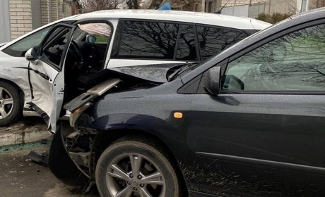 ДТП через порушення правил дорожнього руху: в Ізмаїлі зіштовхнулися CITROEN та LEXUS