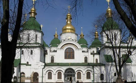 Для переселенців з Луганщини організовано безкоштовну екскурсію в заповідник "Софія Київська"