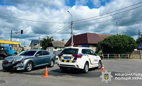 Поліцейські встановлюють обставини ДТП у Звягелі