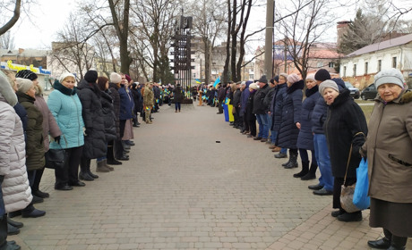 У День Соборності уманчани утворили ланцюг єднання