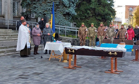 В Смілі в останню путь провели захисника Іллю Гонду, який загинув на Донеччині