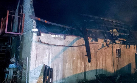 У Кагарлику вогонь знищив будівлю: горіло опівночі