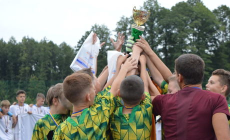 Турнір із мініфутболу для дітей зібрав у Корюківці шість команд Чернігівщини. Кубок вибороли місцеві