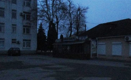 Розпиття спиртного біля магазину завершилося тяжкими ножовими пораненнями для двох чоловіків