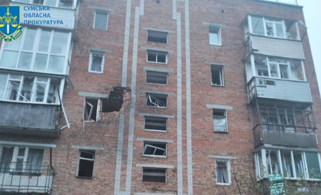 Вночі ворог з артилерії обстріляв житловий квартал Білопілля. Є поранений