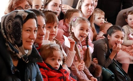 Різдвяний ранок: в Успенському храмі частували варениками, проводили конкурси і безпрограшну лотерею