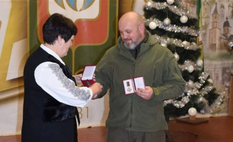 Світлана Кривенко, Юрій Немилостивий та Олексій Гнатенко: отримали відзнаки до Дня самоврядування