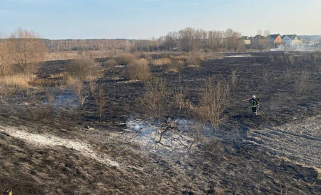 У Переяславі рятувальники двічі за день гасили загорання трави