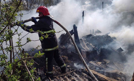 Чотири пожежі за добу ліквідували на Хмельниччині