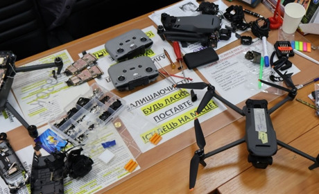 Южноукраїнські атомники ремонтують дрони для військових ЗСУ