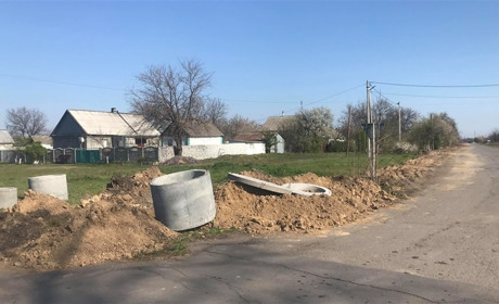  Петропавлівці продовжують вести водогін з питною водою 