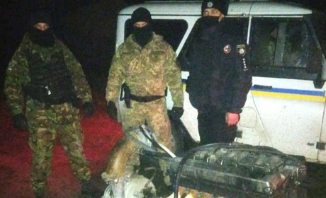 Погрожували поліцейським і перекрили дорогу: на Сарненщині нелегально видобували бурштин