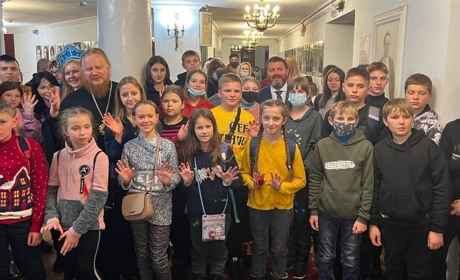 Діти з Сумщини взяли участь у Митрополичій ялинці