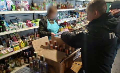 Під час перевірки торгових точок Шосткинщини виявили продаж алкоголю і тютюну без ліцензії