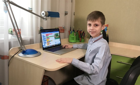 Карантин с пользой: юный программист Ваня Дубовой создает обучающие тренажеры в интернете 