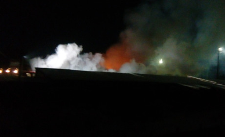 У Новограді горить "Епіцентр будматеріалів"