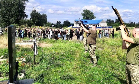 У Глухові поховали військового Ігоря Коробова, серце якого зупинилося у Харківській лікарні