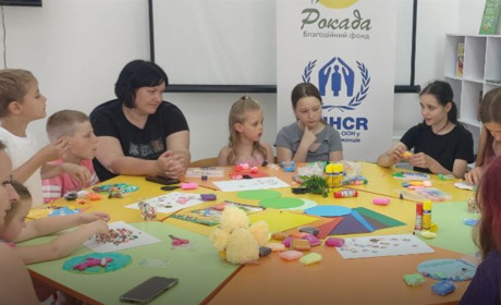 Цілюще мистецтво. У Сатанові відбулося творче заняття для дітей із числа внутрішньо переміщених осіб