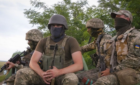 Окупанти обстріляли автобусну зупинку в Торецьку — загинули люди, а ЗСУ укріпили Київський напрямок