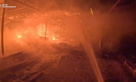 Пожежа у Вирівській громаді: згоріла будівля з пиломатеріалами