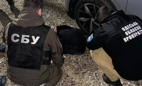 Побори за безперешкодне перевезення пасажирів Дністром у Маяках: судитимуть інспектора за корупцію