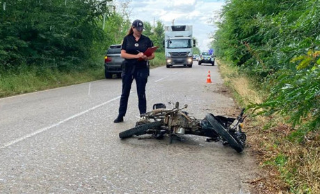 На Одещині в ДТП загинув 16-річний водій мопеда, його пасажирку госпіталізували