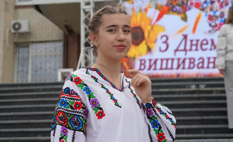 У Городку відзначили День вишиванки: фоторепортаж із центру міста