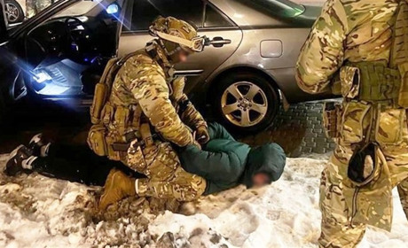 Чоловік кинув "Коктейль Молотова" у вікно квартири в Чернігові. Що сталося