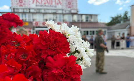 У Первомайську попрощалися із захисником України Олександром Дабіжею