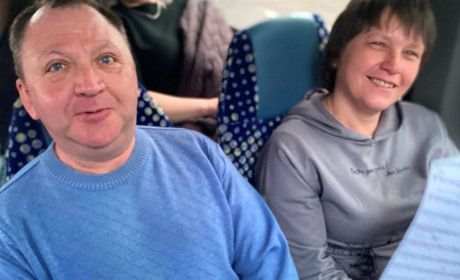 «Ми їхали до вас 11 годин»: у Звягелі місцеві та херсонські митці запалили благодійним концертом