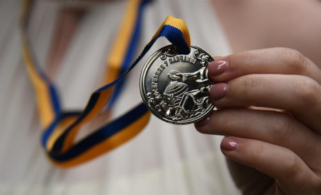Двадцять учнів випускних класів Корюківської громади закінчили навчання з відзнакою