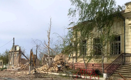Ворожі обстріли на Херсонщині: окупанти б’ють по житловим будинкам та цивільній інфраструктурі