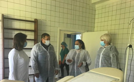 Ліжечка для немовлят подарували депутати від "Європейської Солідарності"