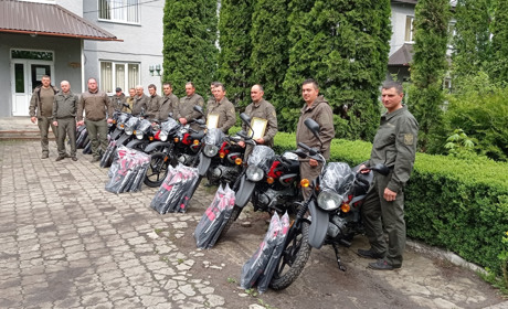 Професія підвищеної небезпеки. У Рафалівці в лісгоспі вручили мотоцикли і говорили за охорону праці
