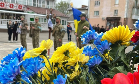 Первомайськ попрощався із захисником України Олександром Дудником