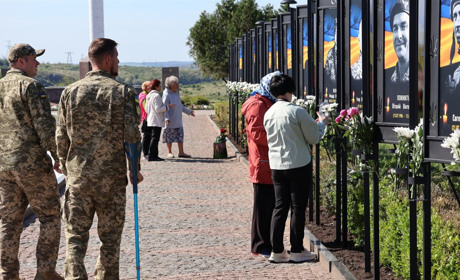 Дві історії переплелися: у Костянтинівці та Южноукраїнську відкрили Алеї Пам'яті