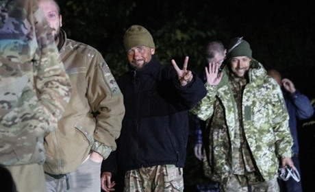 215 українських героїв повернулися з російського полону — їх обміняли на Медведчука