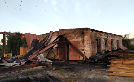 У Кагарлику вогонь пошкодив виробничі споруди. Пожежу гасили рятувальники п’яти підрозділів