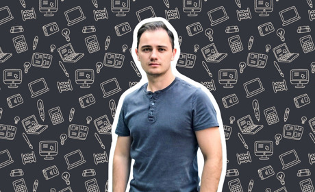 Кар’єра в небі: бортпровідник Дмитро Мельник розповів, як не розучитись літати навіть на карантині