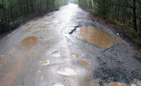 Дорогу до Білого озера обіцяють відремонтувати