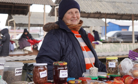 На базарі у Переяславі господині продавали трояндове варення і домашній мед: ВІДЕО