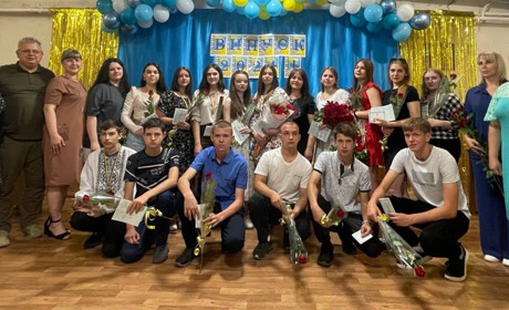 У Великобурлуцькій громаді привітали випускників і випускниць