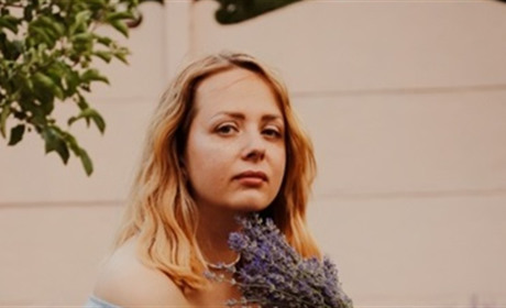 Залишилась в місті, аби розвивати його: як Оксана Разумовська та її "Торт і кава" працює у війну