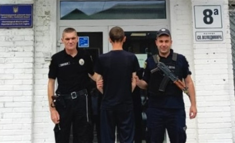 За крадіжку грошей 40-річному червоноградцю загрожує до восьми років позбавлення волі