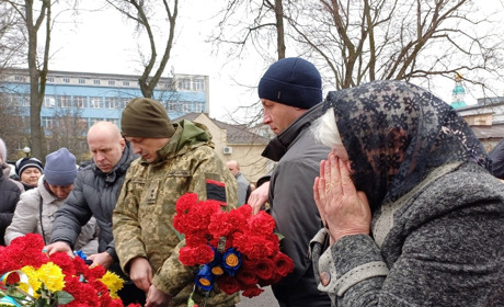 Через понад рік після загибелі в Глухові поховали військового Олександра Мозоля